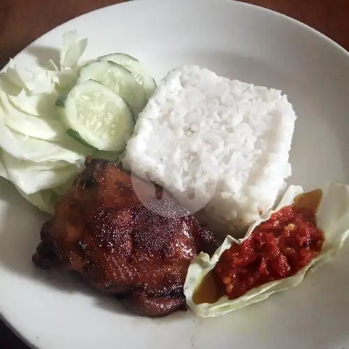 Gambar Makanan Ayam Goreng Burus Bu Hikmah, Grendeng 10