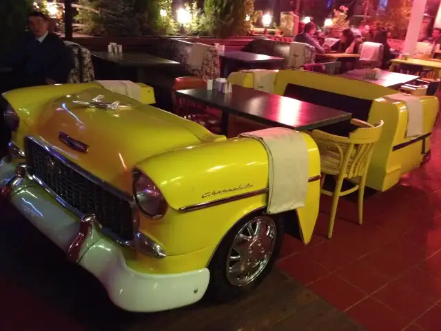 Big Yellow Taxi Benzin Cafe'nin yemek ve ambiyans fotoğrafları 14