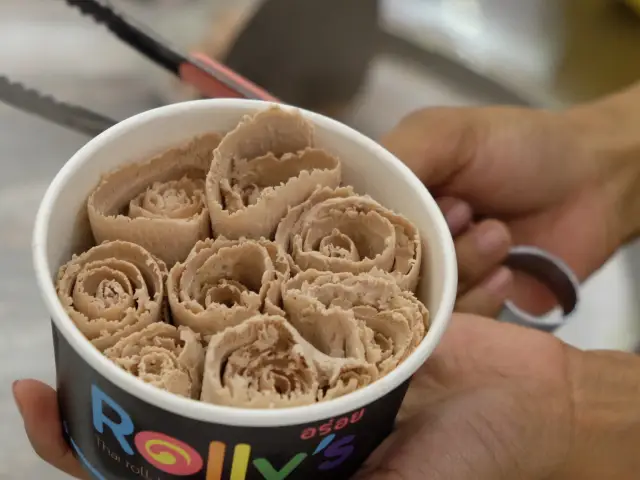Gambar Makanan Rolly's Thai Ice Cream 4