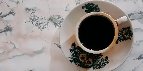 Warung Kopi Revita, Niaga