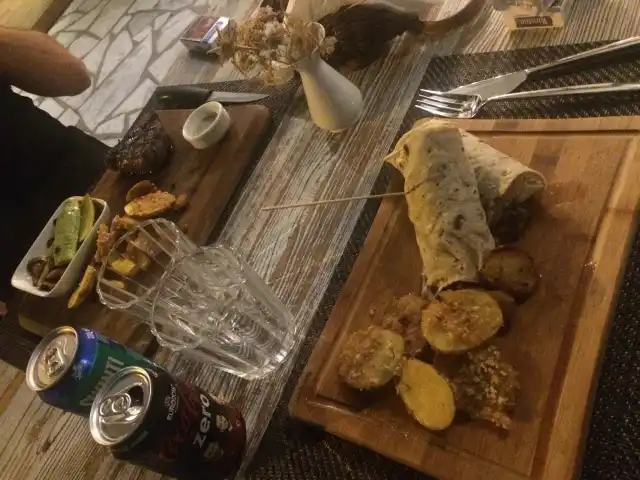 Local Steakhouse'nin yemek ve ambiyans fotoğrafları 4