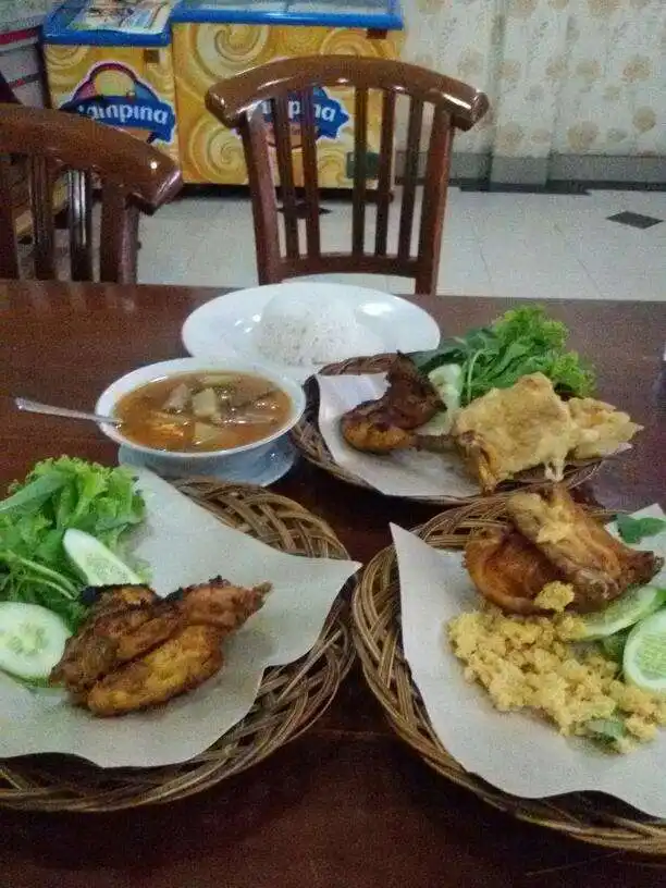 Gambar Makanan Ayam Panggang Rawamangun 18