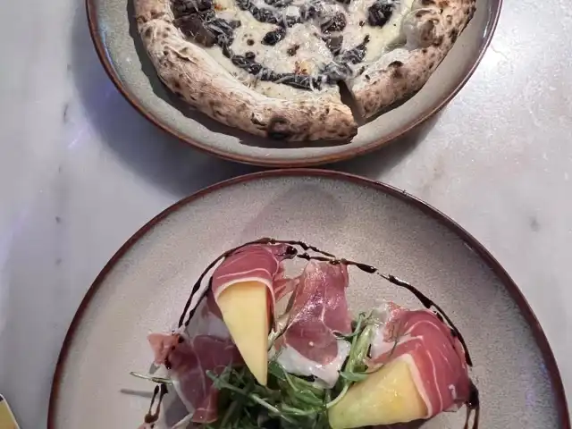 Proof Pizza + Wine Food Photo 7