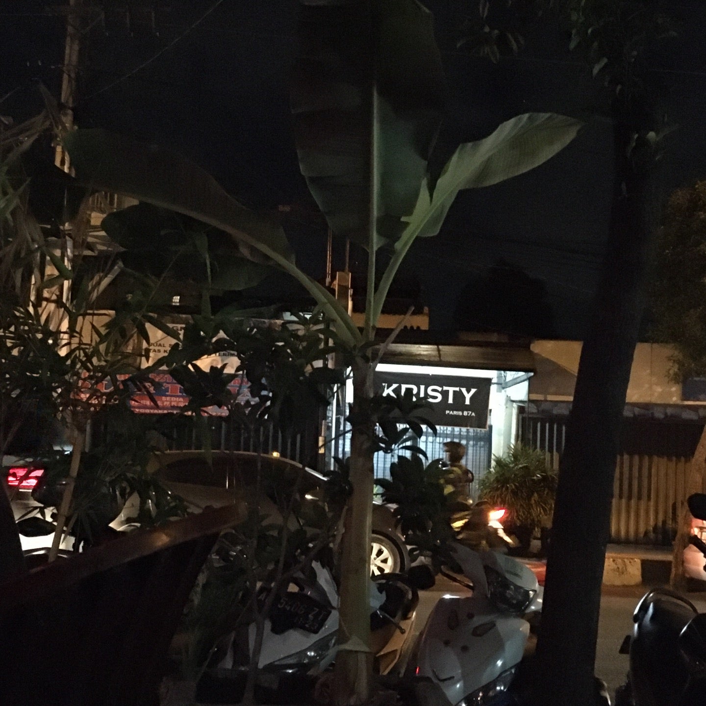 Banana Cafe terdekat Restoran dan Tempat Makan Bar Gay terdekat di