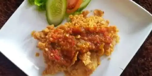 Ayam Geprek Uwo, Wolter Monginsidi