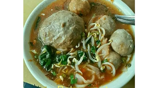 Warung Bakso Bandung, Anggi