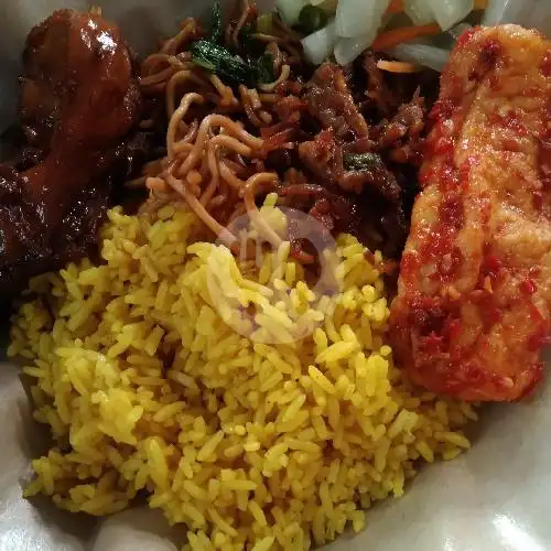 Gambar Makanan Nasi Kuning Warung Sinar, Panakkukang 2