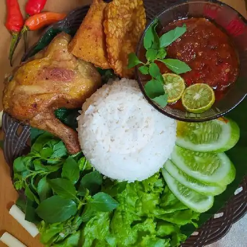 Gambar Makanan Ayam Goreng Pejantan Momski Yuga, Gang Sukaresik 3 (Gang Pojok) 1