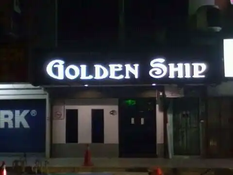 Golden Ship Restaurant & Pub Food Photo 3