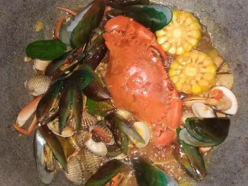 Omah Gongso Dan Seafood, Guwo Permai