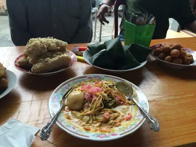 Gambar Makanan Kedai ketupat gulai paku Onen 4