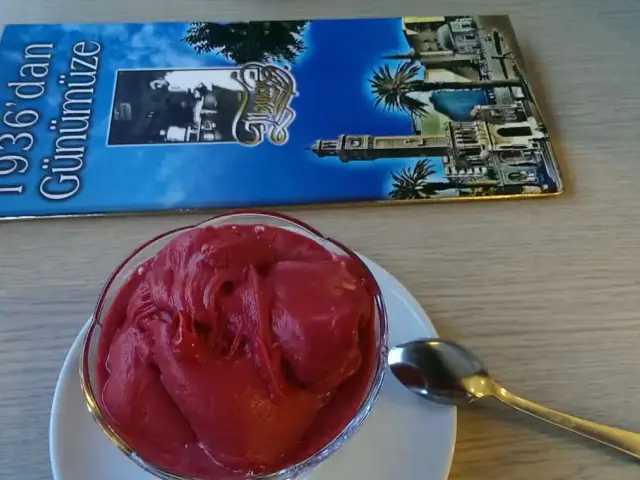 Mennan Dondurma & Sütlü Tatlilari'nin yemek ve ambiyans fotoğrafları 8