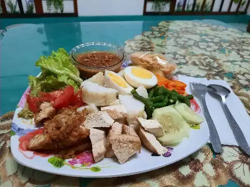 Gado Gado Surabaya Warung Bu Anna, Mt Haryono