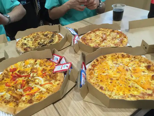 Gambar Makanan Domino's Pizza Mangga 2 Square 8