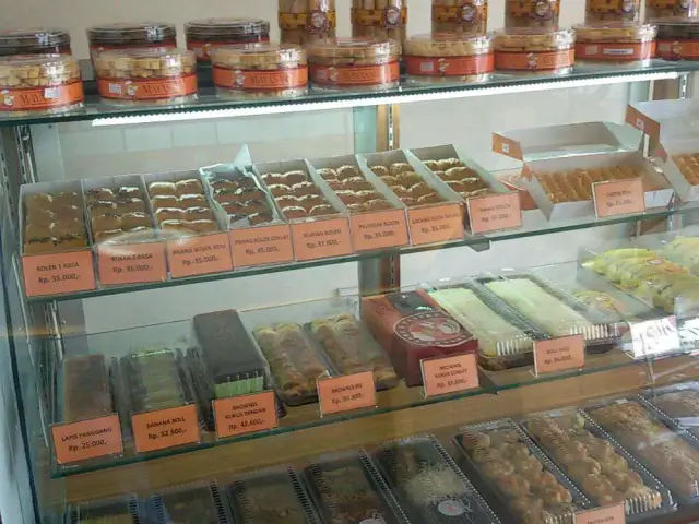 Gambar Makanan Mayasari Bakery 10