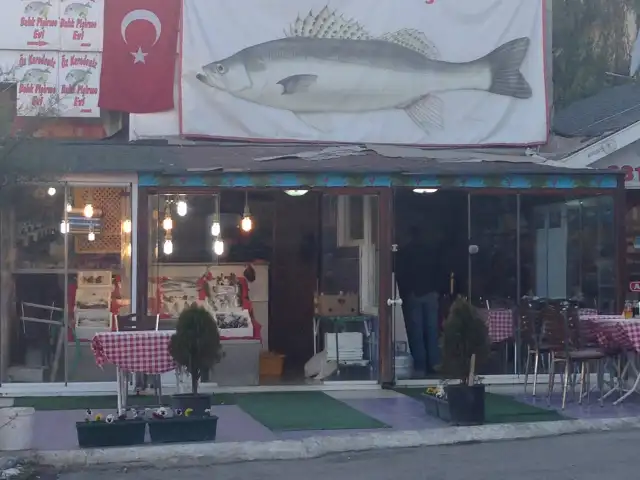 Öz Karadeniz Balık Pişirme Evi'nin yemek ve ambiyans fotoğrafları 2
