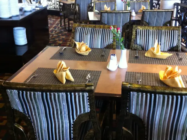 Gambar Makanan Promenade Cafe - The Acacia Hotel 4