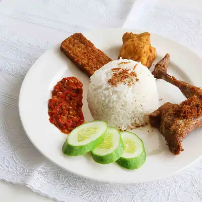 WARUNG NASI KERABU & NASI LEMAK BANDAR BARU TUNJUNG