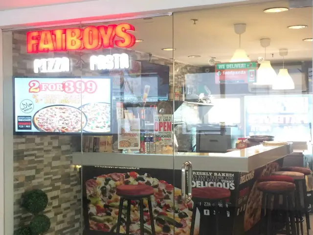 Fatboy's Pizza Pasta Food Photo 3
