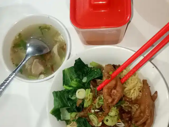 Gambar Makanan Mie Ayam Ceker Bintaro & Bakso Kotak 3