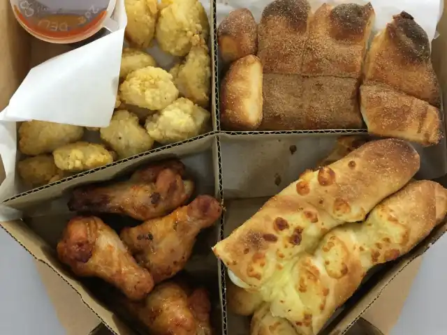 Domino's Pizza Food Photo 2