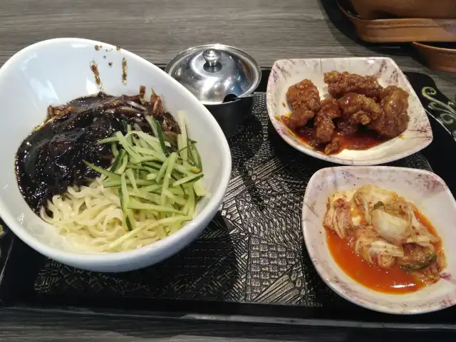 Gambar Makanan Mujigae Bibimbap & Casual Korean Food 8