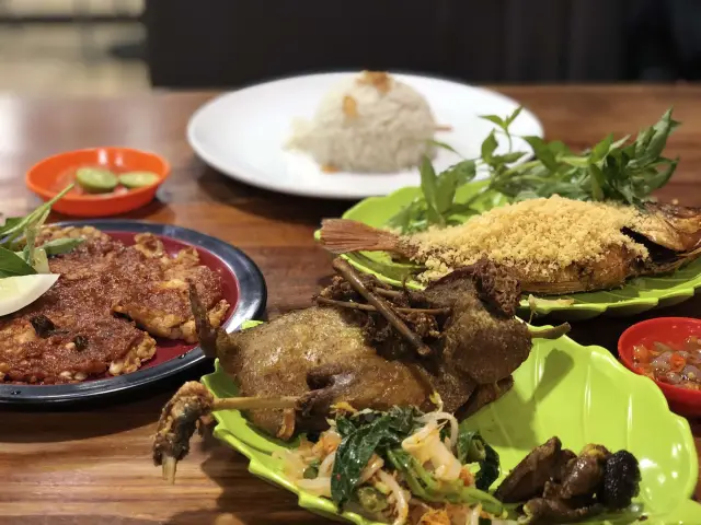 Gambar Makanan Bebek Goreng Khas Surabaya 14