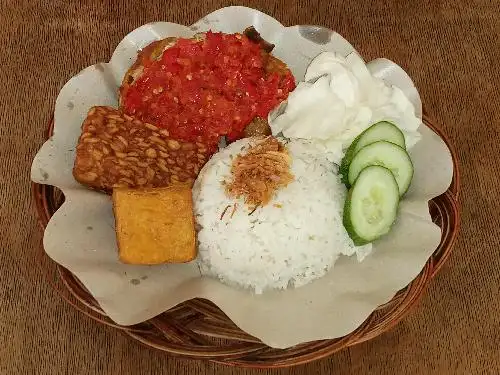Ayam Gepuk 057, Bintara Jaya