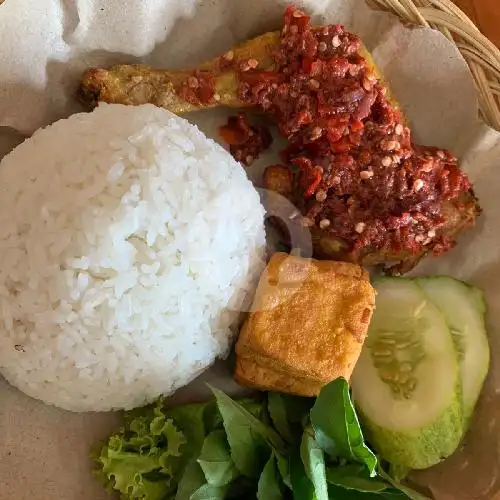 Gambar Makanan Lalapan Bu Rosse, Bali 1