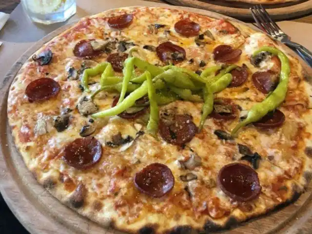 Pizza Locale'nin yemek ve ambiyans fotoğrafları 30