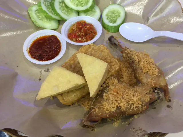 Gambar Makanan AyamGorengKarawaci 4