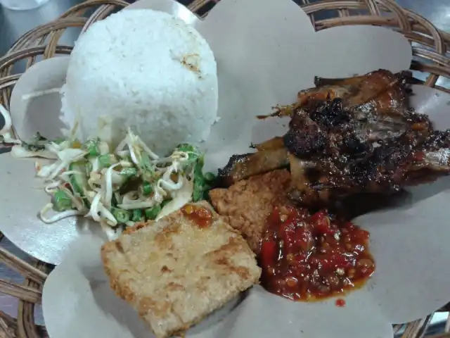 Gambar Makanan Ayam Penyet Surabaya 12