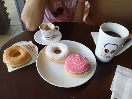 J.CO Donuts & Coffee