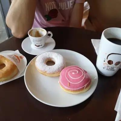 J.CO Donuts & Coffee