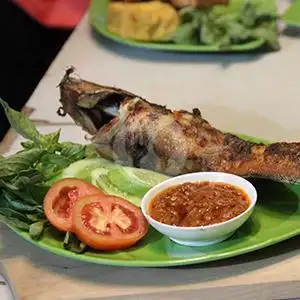 Gambar Makanan Warung Pecel Lele Uti, Kebon Jeruk 3