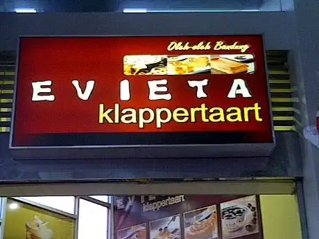 Gambar Makanan Den Haag Klappertaart 8