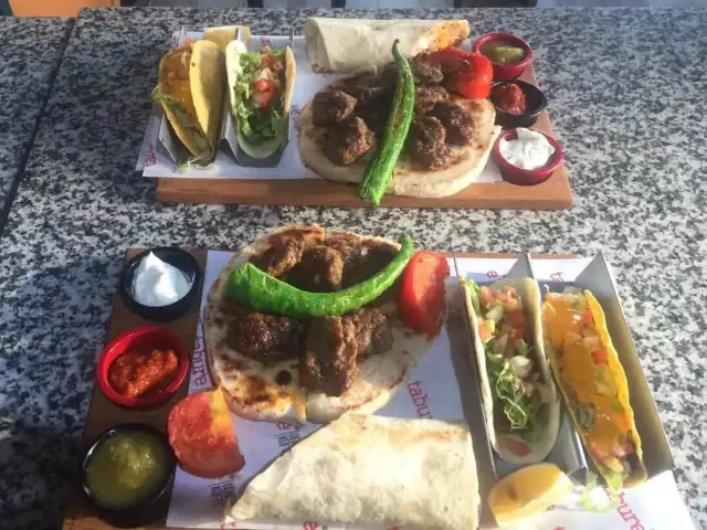 Tabure Köfte ve Taco Hut'nin yemek ve ambiyans fotoğrafları 2