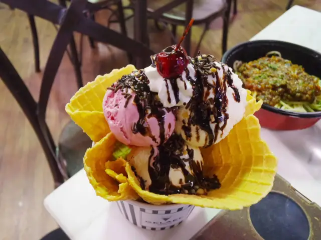 Gambar Makanan Gelael Cafe & Ice Cream 4