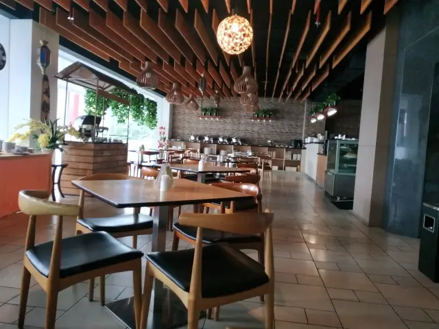 Gambar Makanan MaxBistro - MaxOne Hotel 8