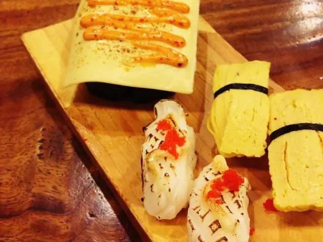 Gambar Makanan Standing Sushi Bar 2