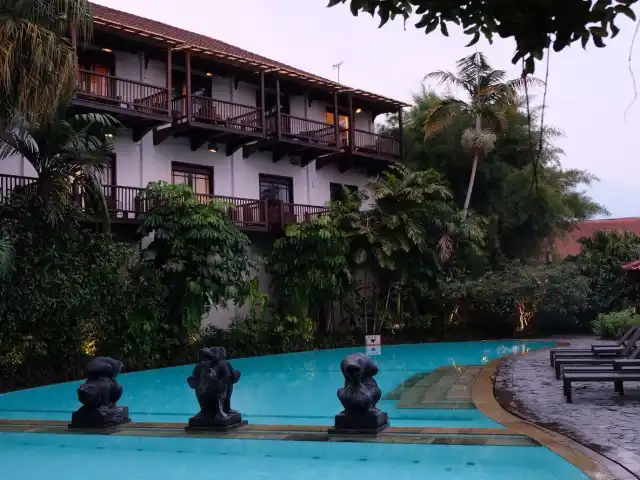 Gambar Makanan Pool Side Lounge - Novus Giri Resort and Spa 11