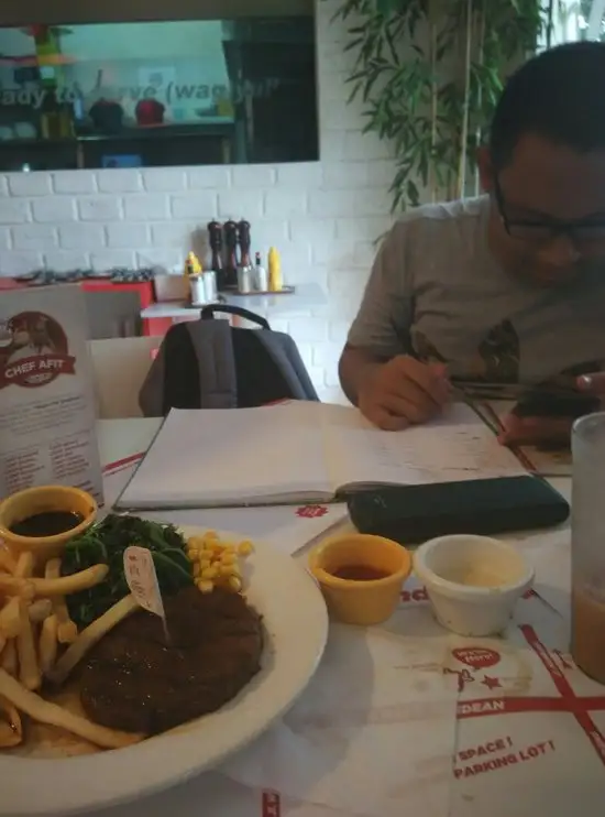 Gambar Makanan Steak Hotel by Holycow! #TKP Bintaro 4