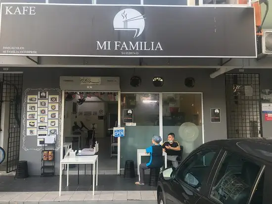 Mi Familia Cafe Food Photo 1