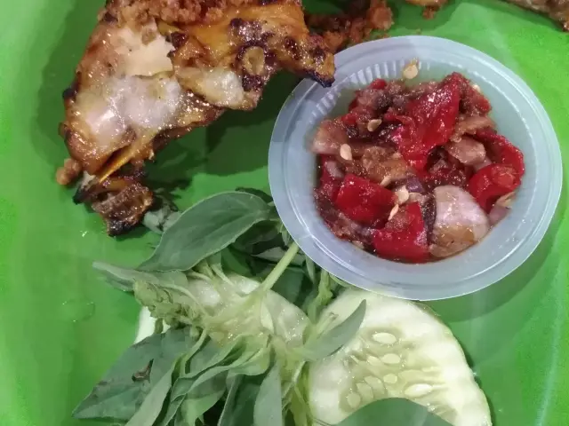 Gambar Makanan Ayam Penyet Surabaya 1