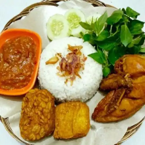 Gambar Makanan Ayam Geprek Pak Yadi, Jalan Gunung Sabeulah 8