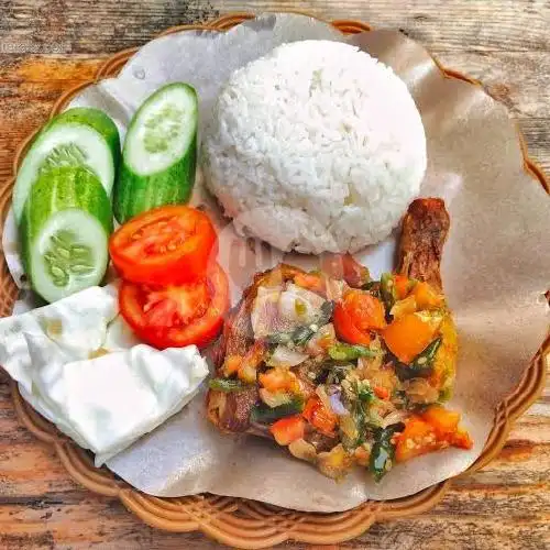 Gambar Makanan Dapur Buk Rup (Nasi Tempong, Nasi Pecel & Lalapan), Denpasar 9