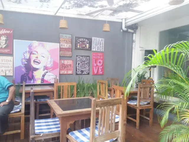 Gambar Makanan Cafe Diem - Kayun Hostel Downtown 5