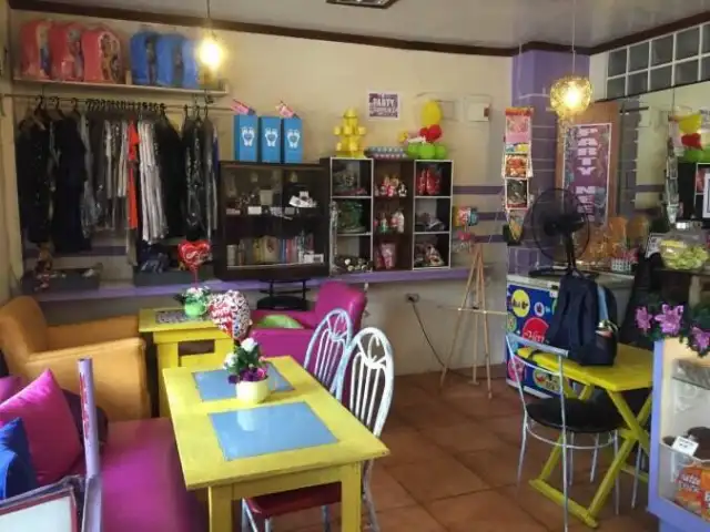 Purple Lab Café and Cake Shop
