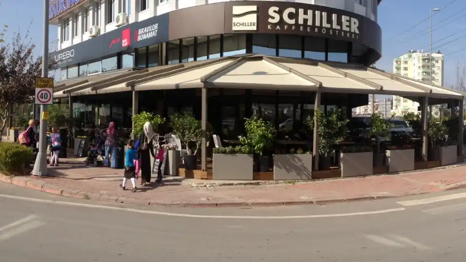 Franco's Pizza & Schiller Kaffee