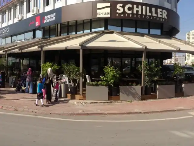 Franco's Pizza & Schiller Kaffee